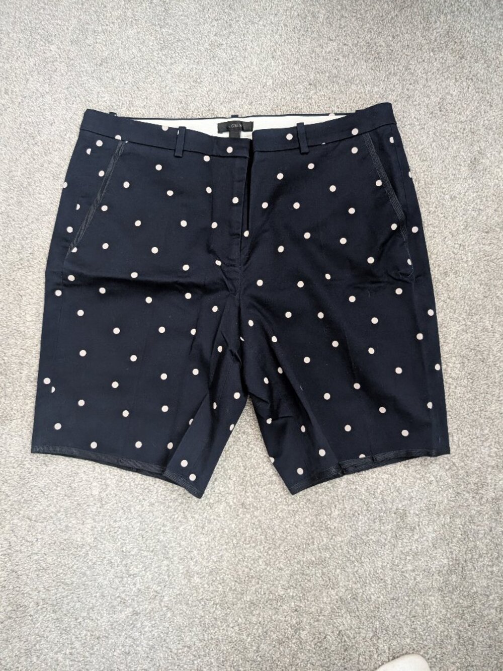 J Crew Women's Polka Dot Bermuda Chino Shorts Flat Front Cotton Blend Size 8